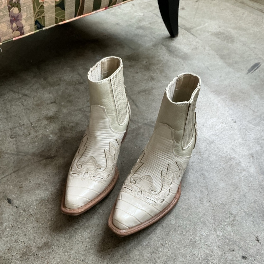 Matisse white cowboy ankle Booties - Picture 2 of 7